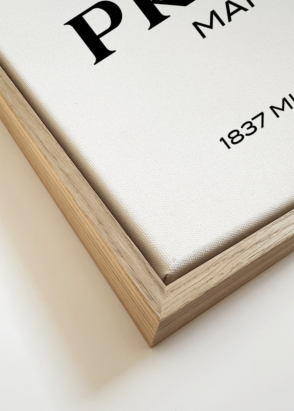 Reisposter met Prada Marfa typografie