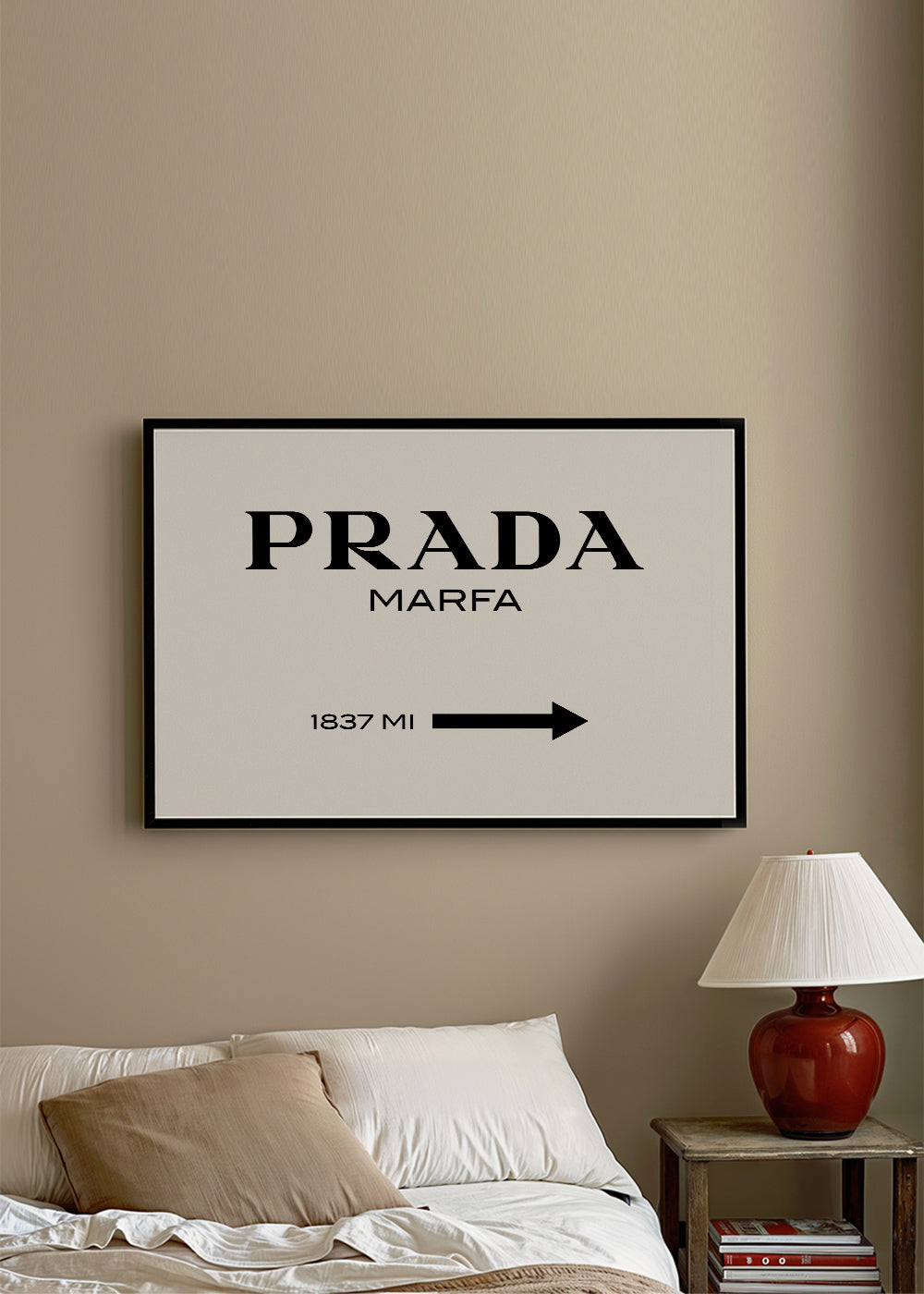 Reisposter met Prada Marfa typografie
