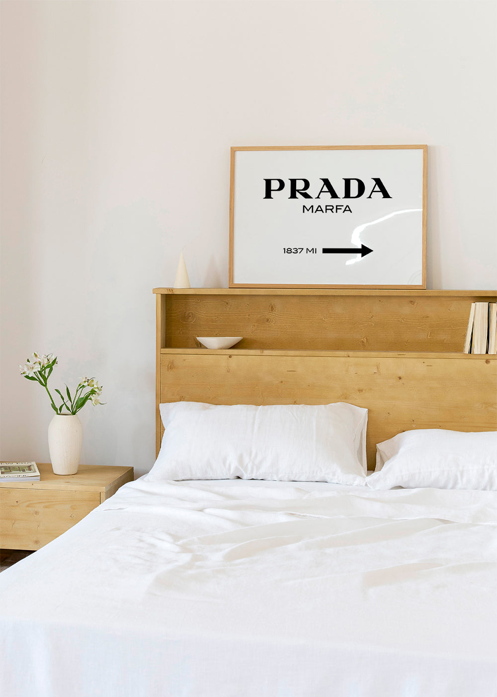Reisposter met Prada Marfa typografie