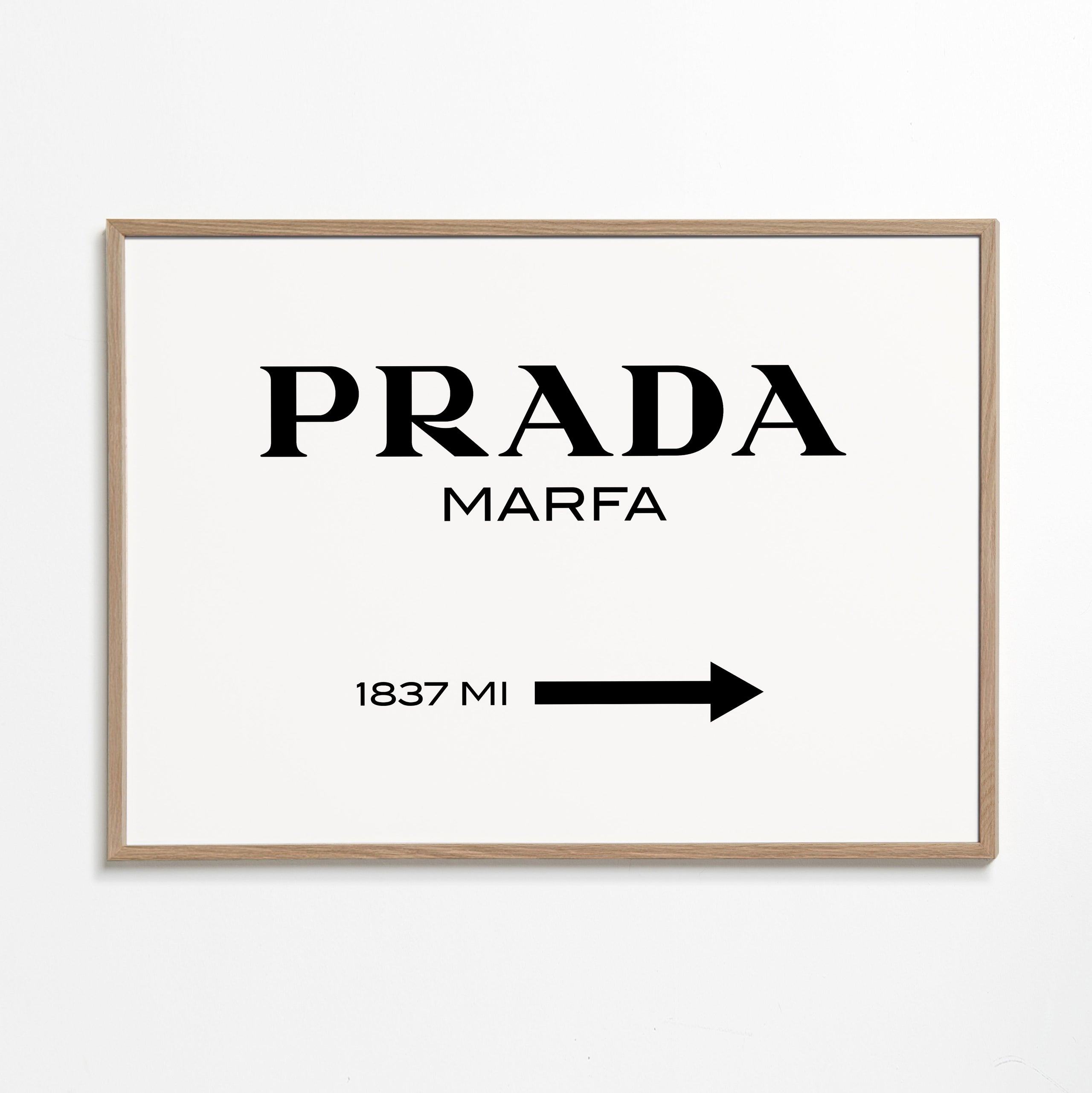 Reisposter met Prada Marfa typografie