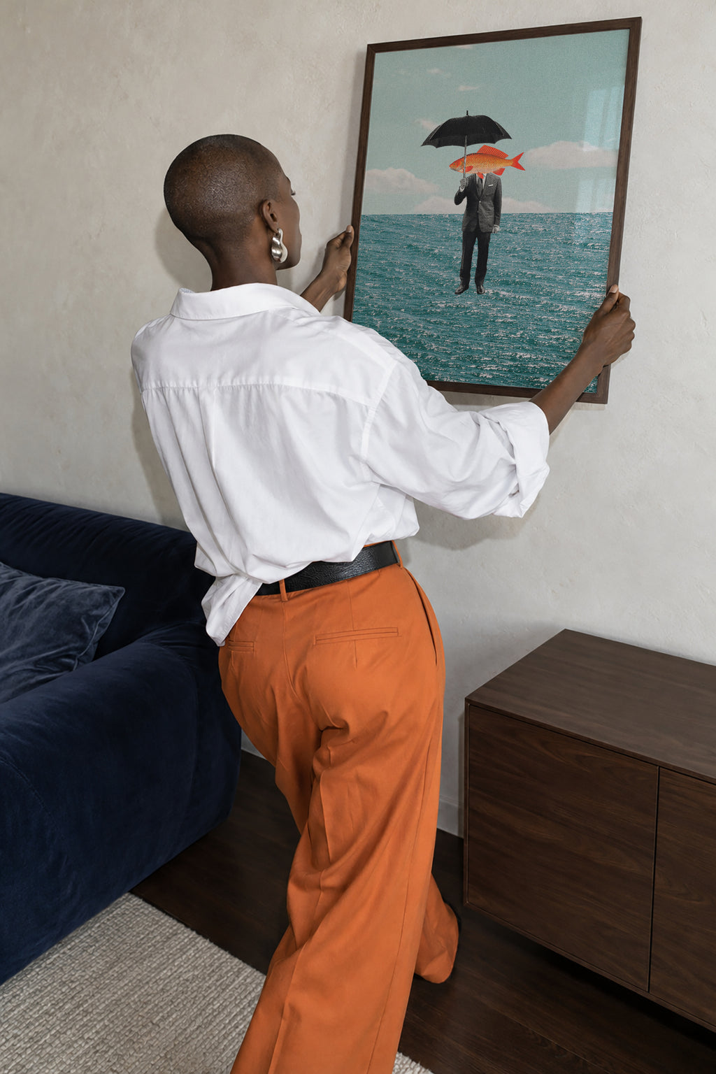 Can't get wet - Framed poster in an interior