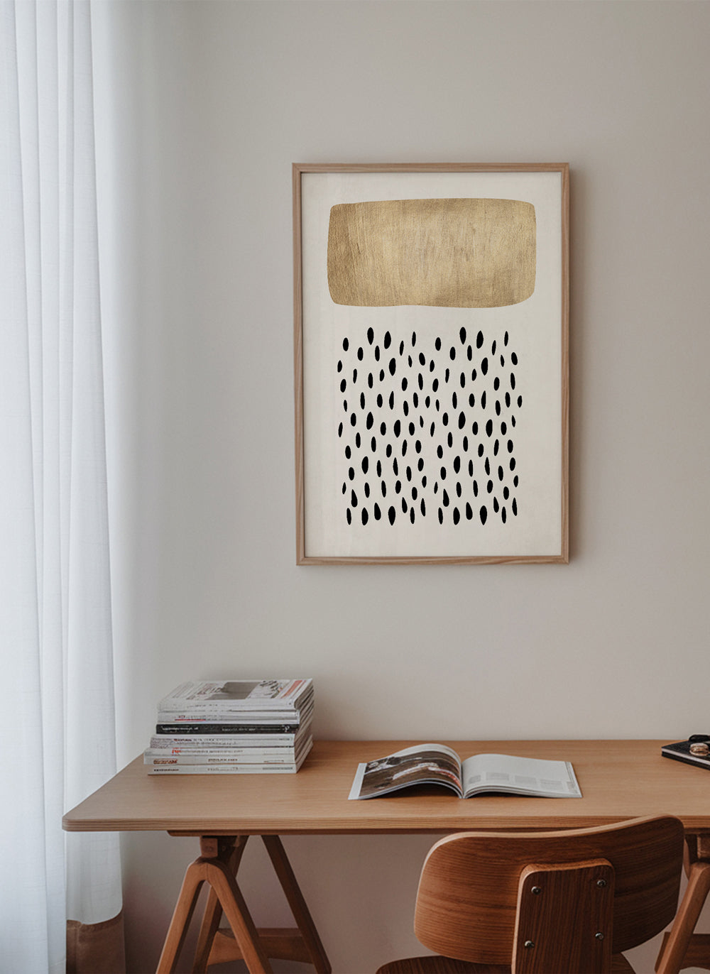 Minimalistisch ontwerp met gouden blok en zwarte motieven