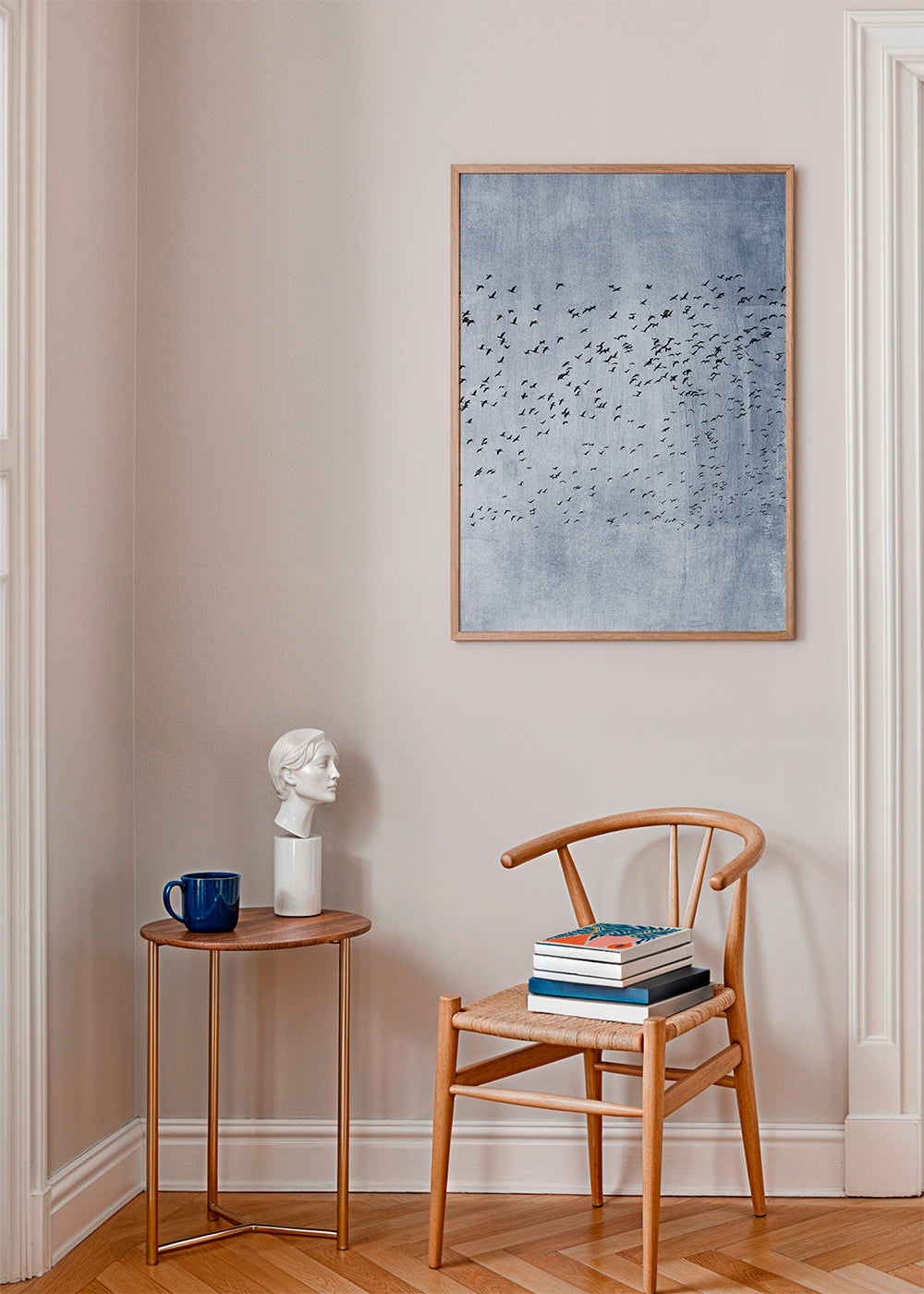Abstract kunstwerk: zwerm vogels op blauwe textuur