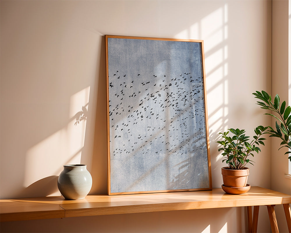 Abstract kunstwerk: zwerm vogels op blauwe textuur