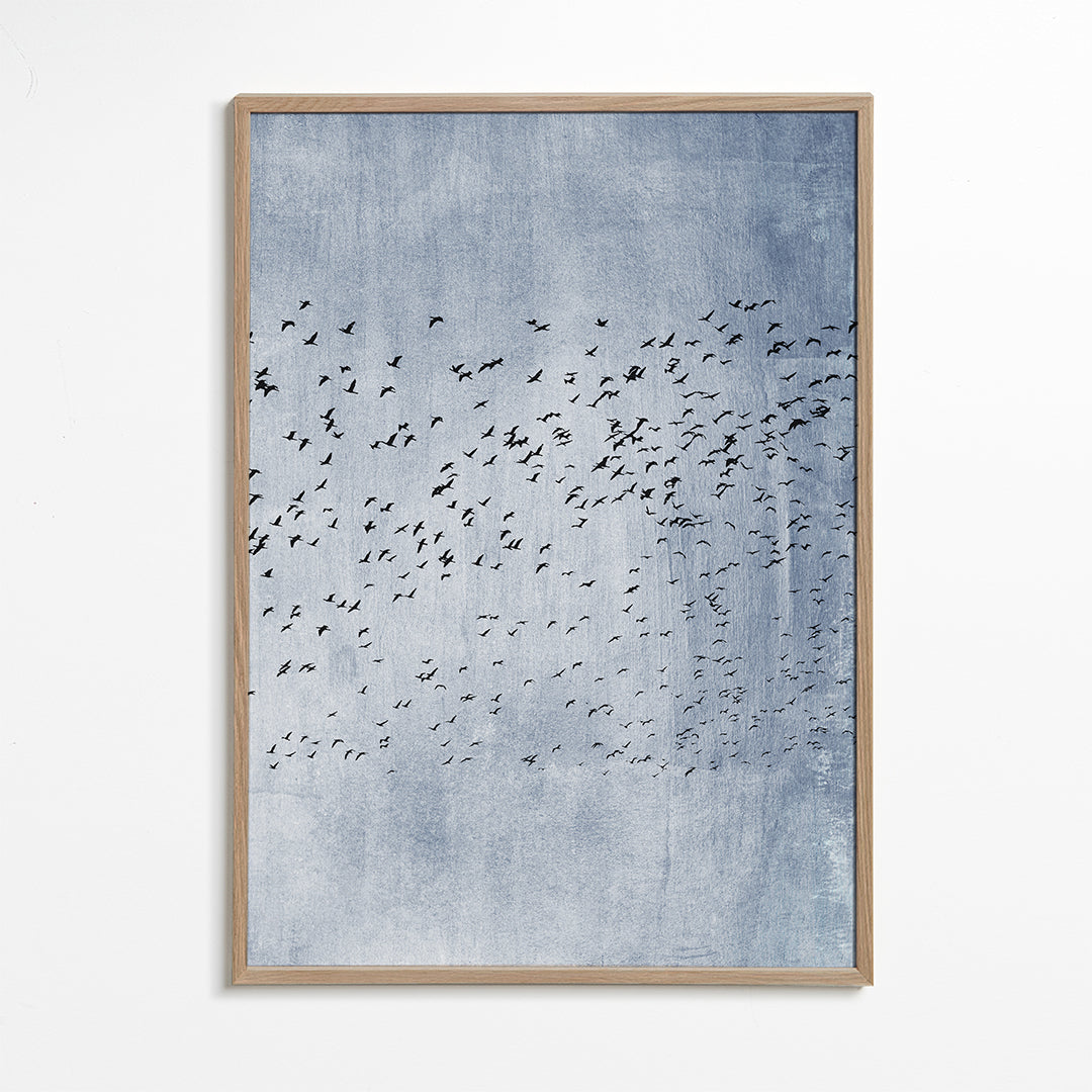 Abstract kunstwerk: zwerm vogels op blauwe textuur