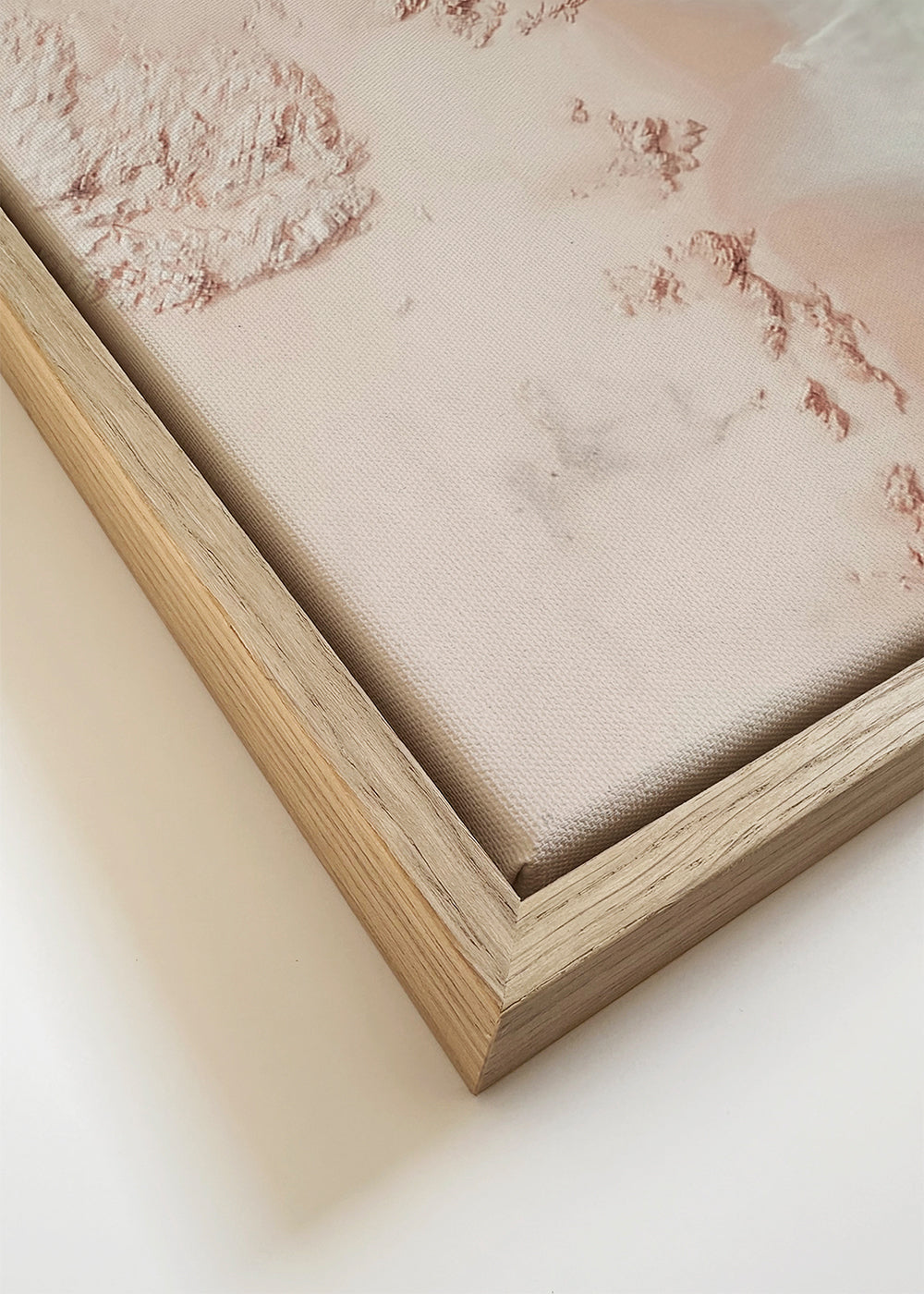 Landschap kunst: kust luchtfoto met roze zand