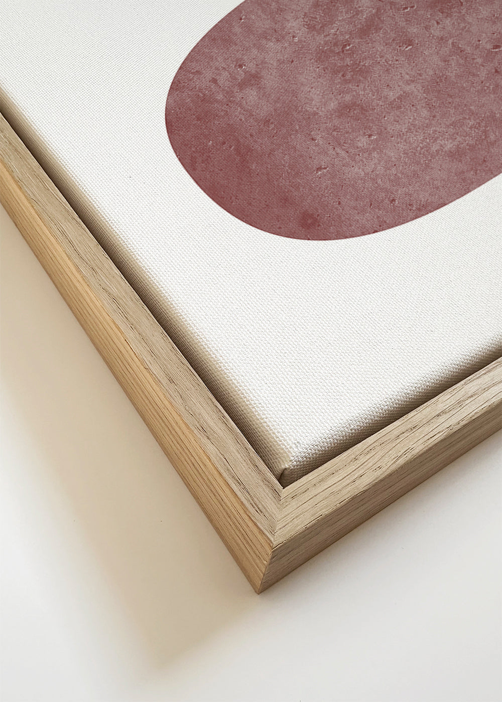 Rustgevend design met opgestapelde keien