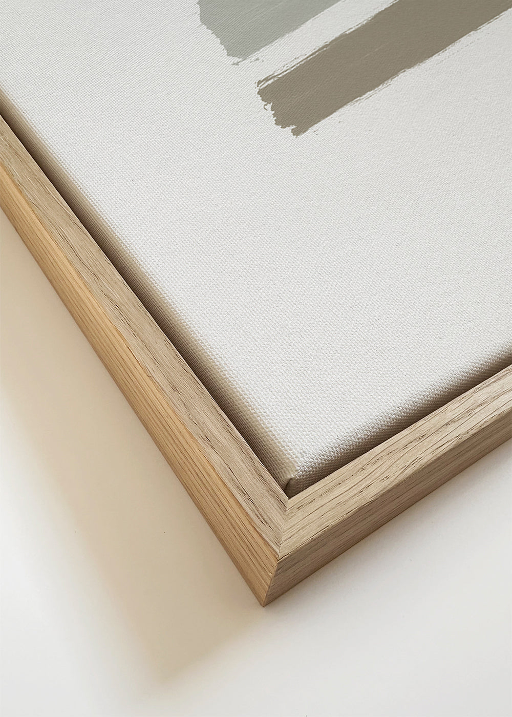 Minimalistisch ontwerp met blauwe en taupe strepen