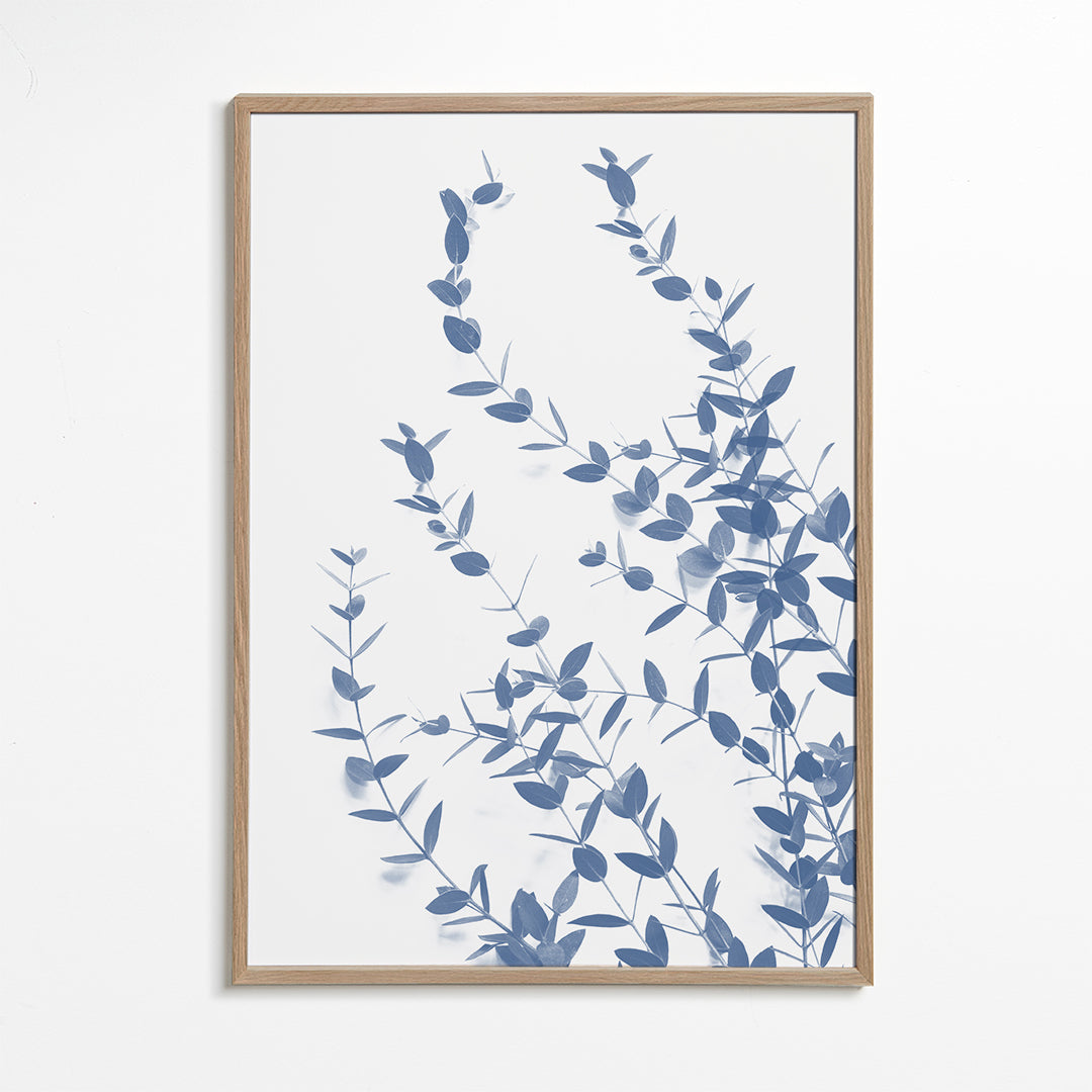 Botanische print blauwe bladeren op lichte achtergrond