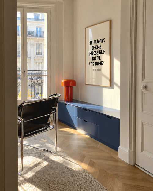 Mandela - Framed poster in an interior