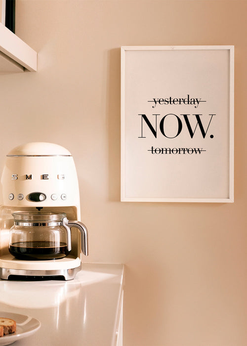 Minimalistisch ontwerp NOW typografie