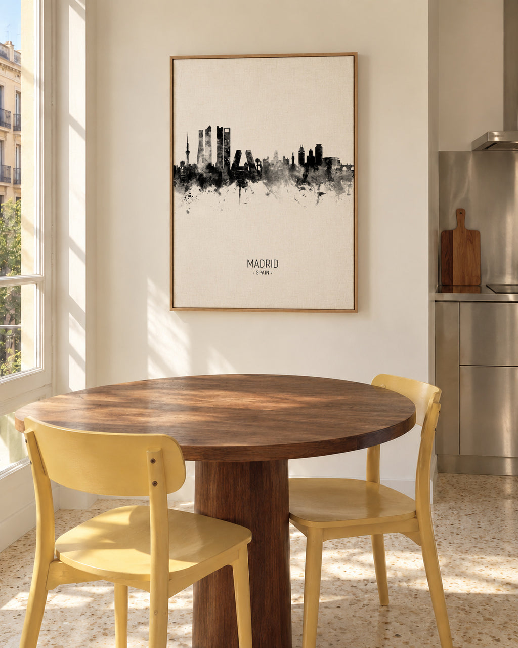 Madrid Skyline en blanco y negro - Framed canvas in an interior