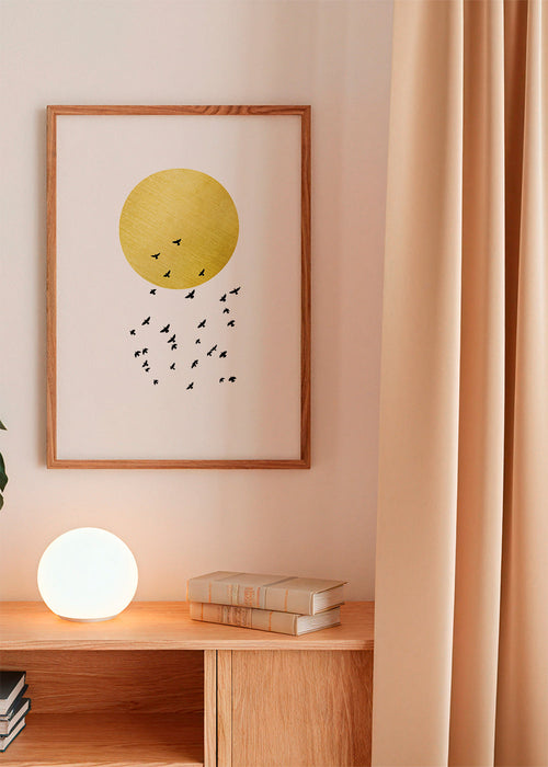 Minimalistische print gouden zon en zwerm