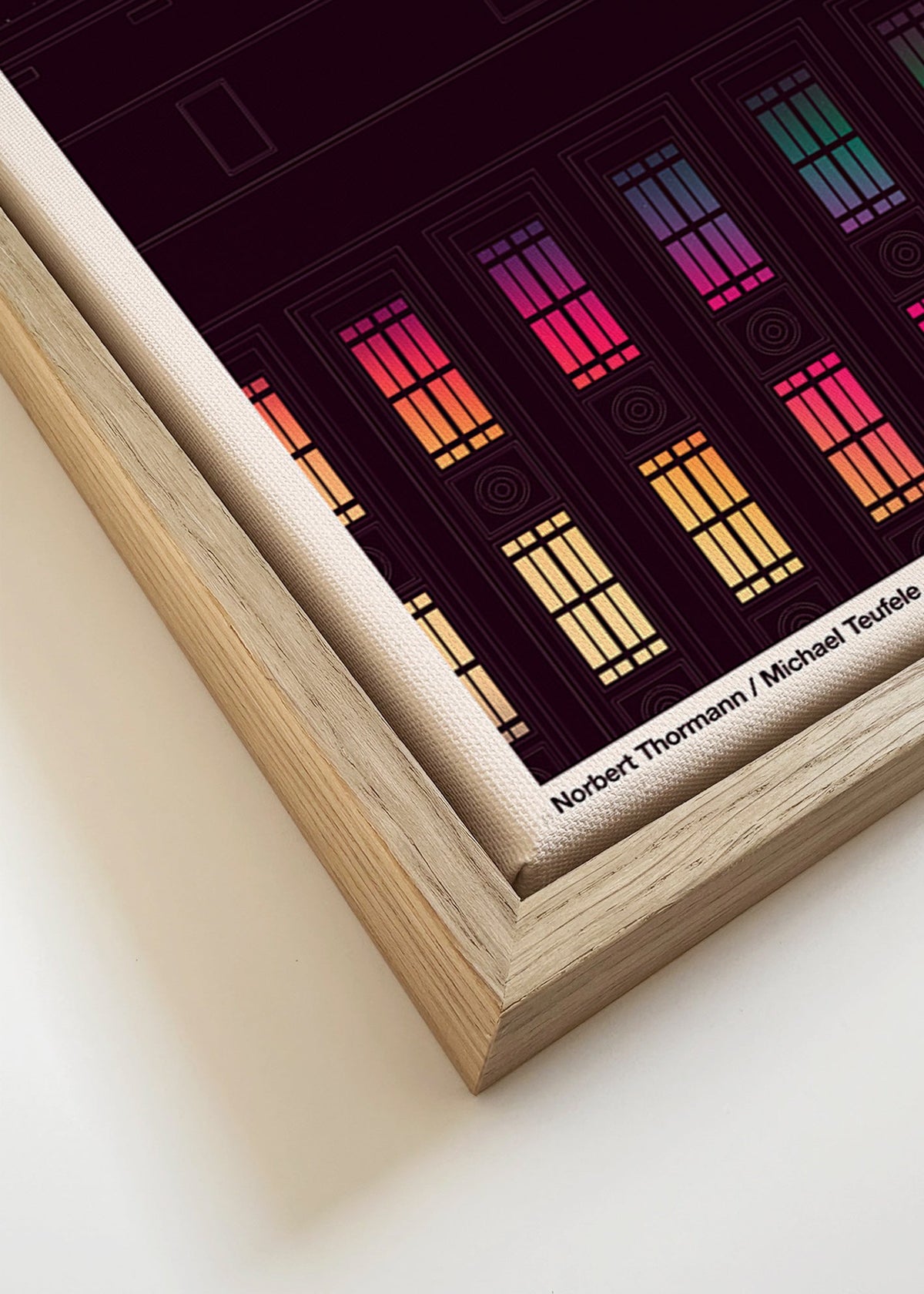 Stadtposter mit beleuchteter Fassade
