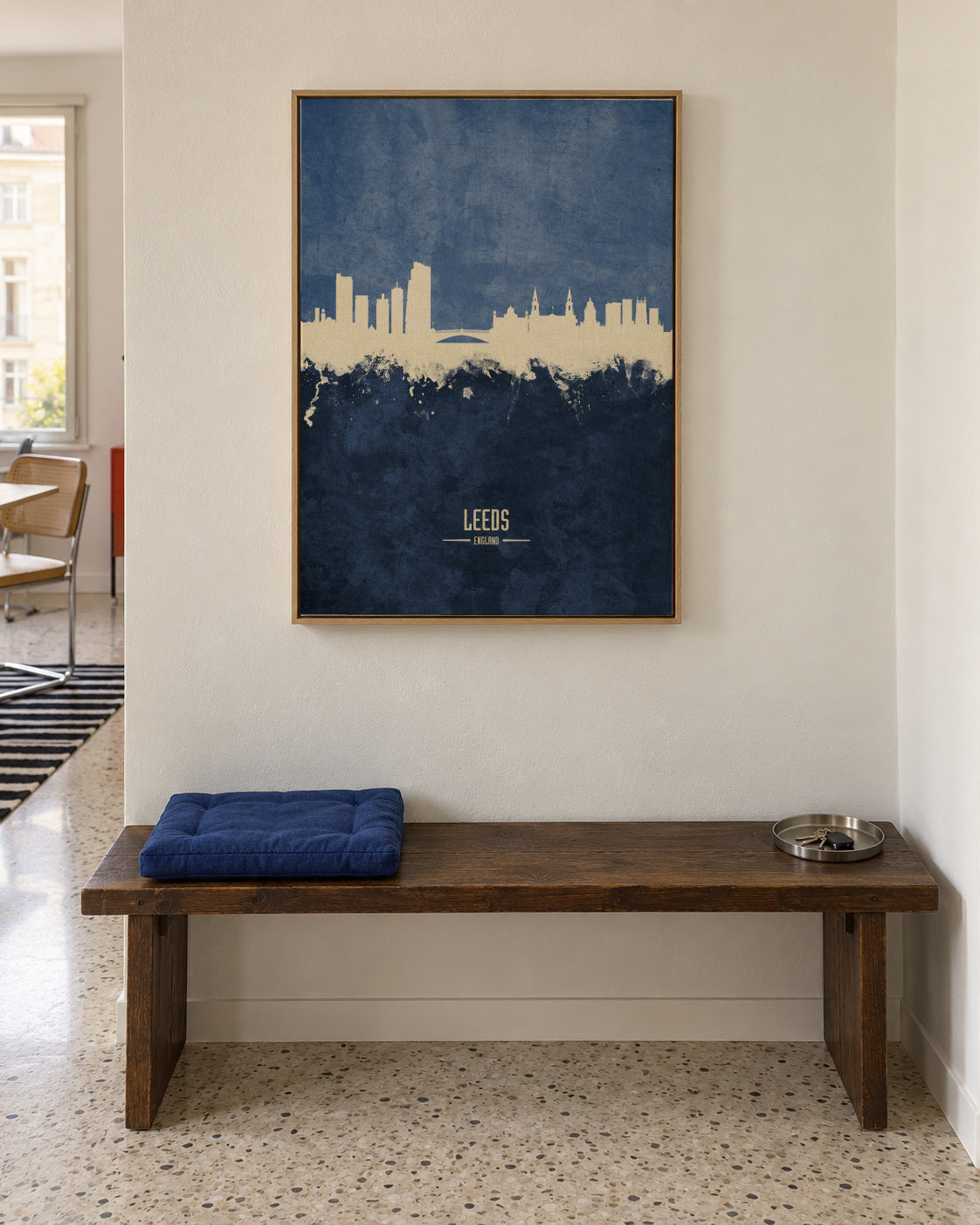 Leeds Skyline azul - Framed canvas in an interior