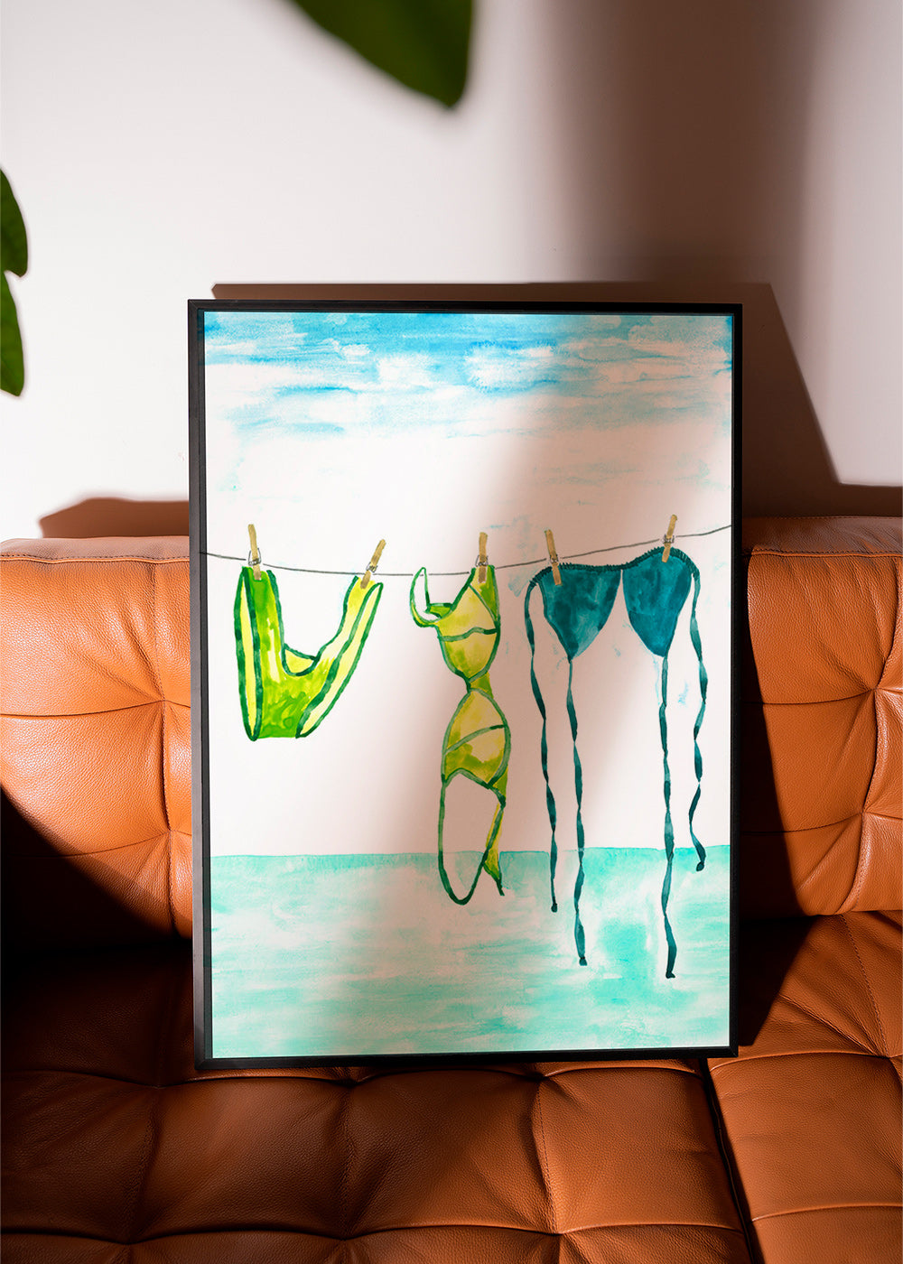 Illustration de maillots accrochés au bord de la mer