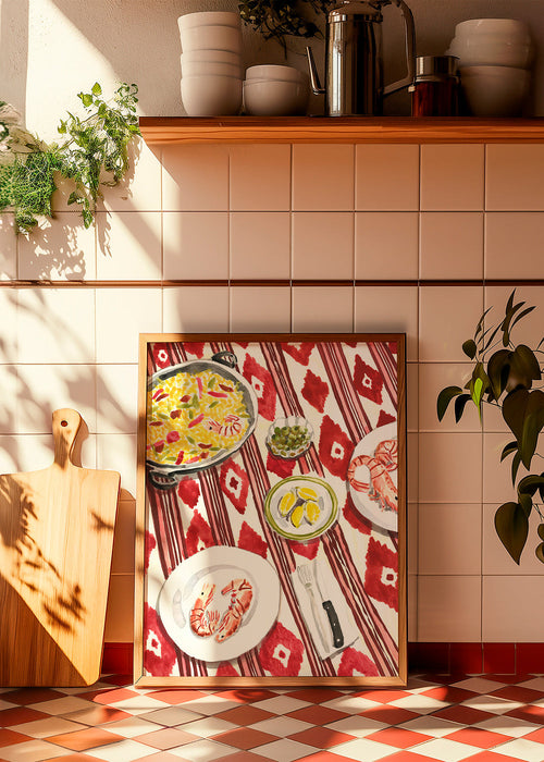 Keuken kunst: paella en garnalen op patroon tafelkleed