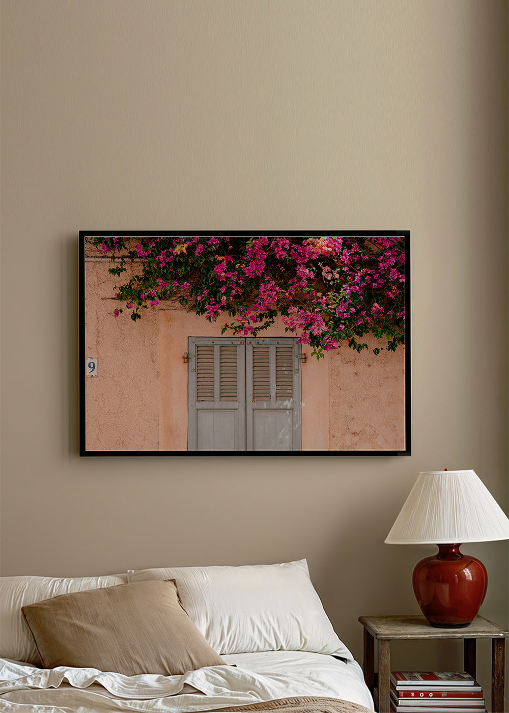 Botanische print: bougainvillea boven vintage deur – Product1