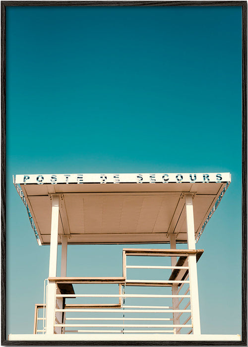 Fotografie: Rettungsturm vor blauem Himmel – Black Frame