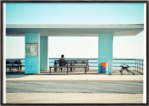 Pier-fotografie met eenzame bank – Black Frame