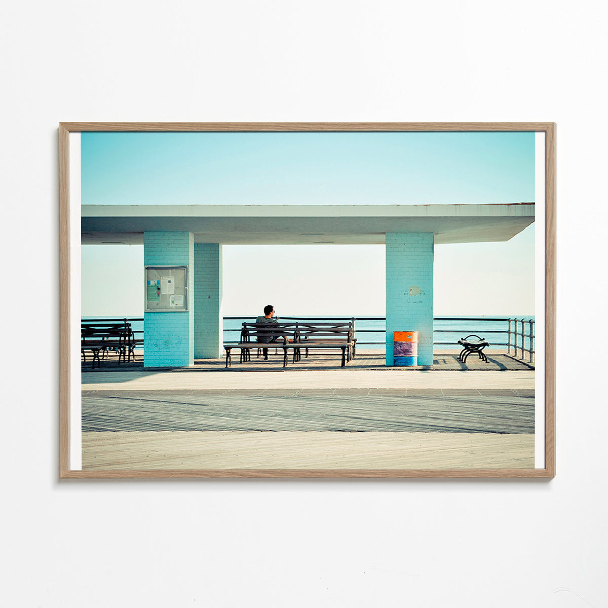 Photographie de quai avec banc solitaire – Oak Frame