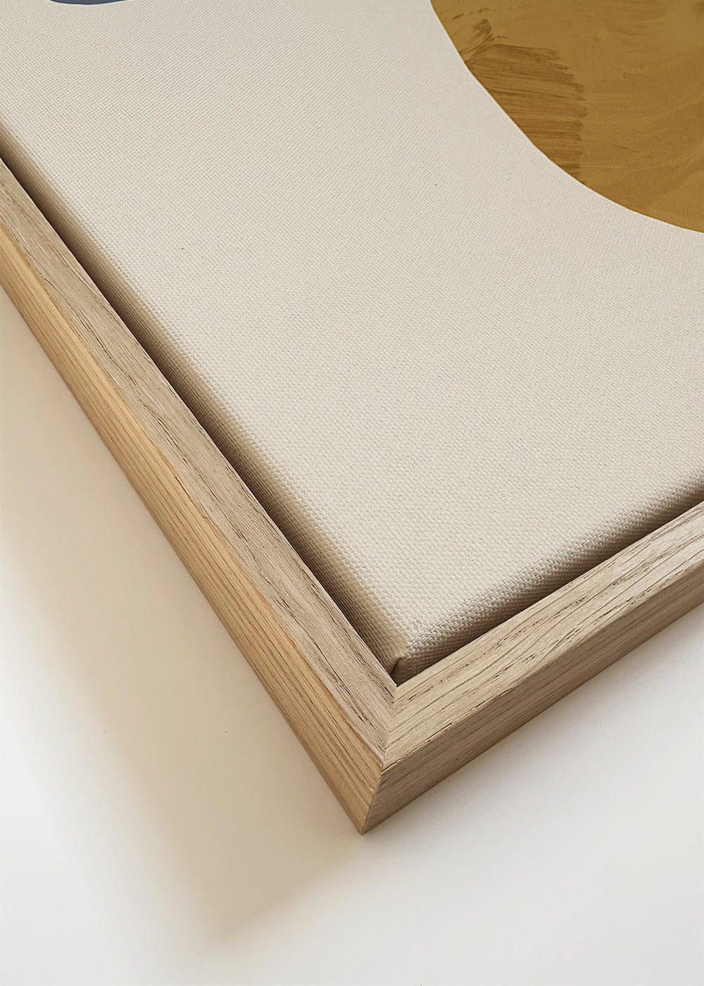 Abstract kunstwerk met organische beige vormen