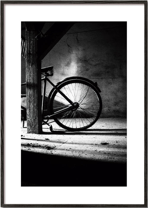 Fotografie van een fiets binnenshuis