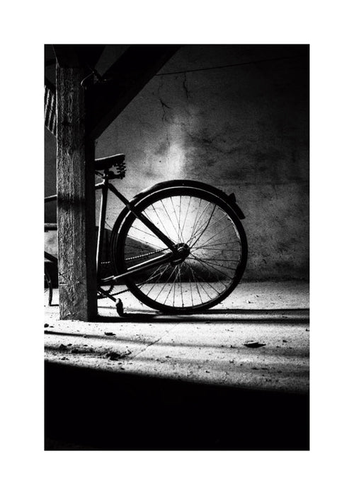 Fotografie van een fiets binnenshuis