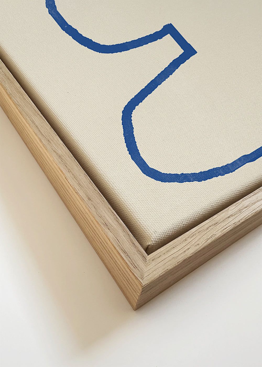 Minimalistisch ontwerp met blauwe contour