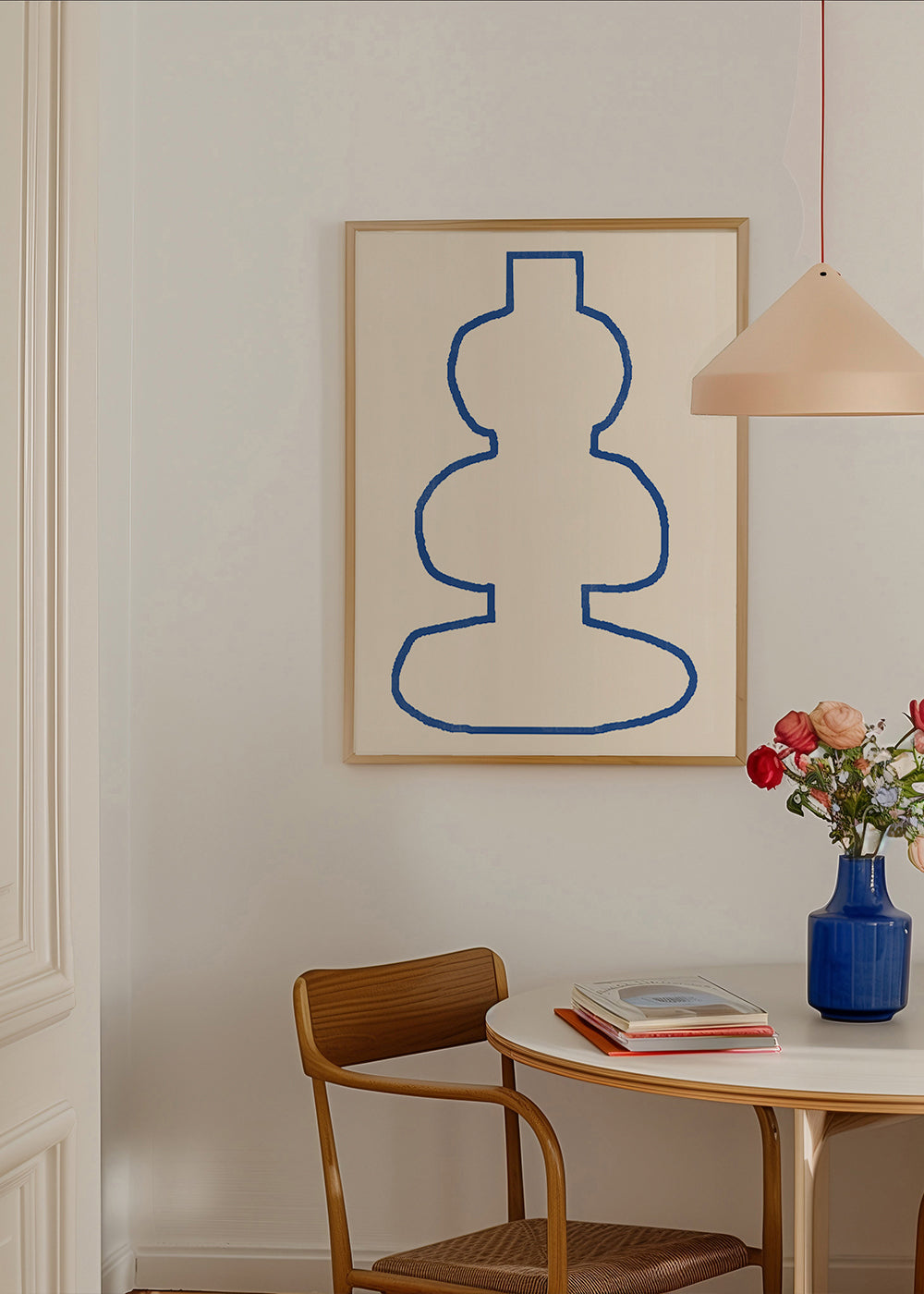 Minimalistisch ontwerp met blauwe contour
