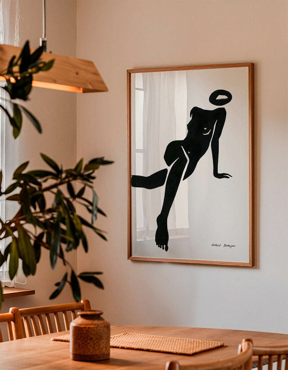 Zwart-wit kunst met liggende vrouwensilhouet