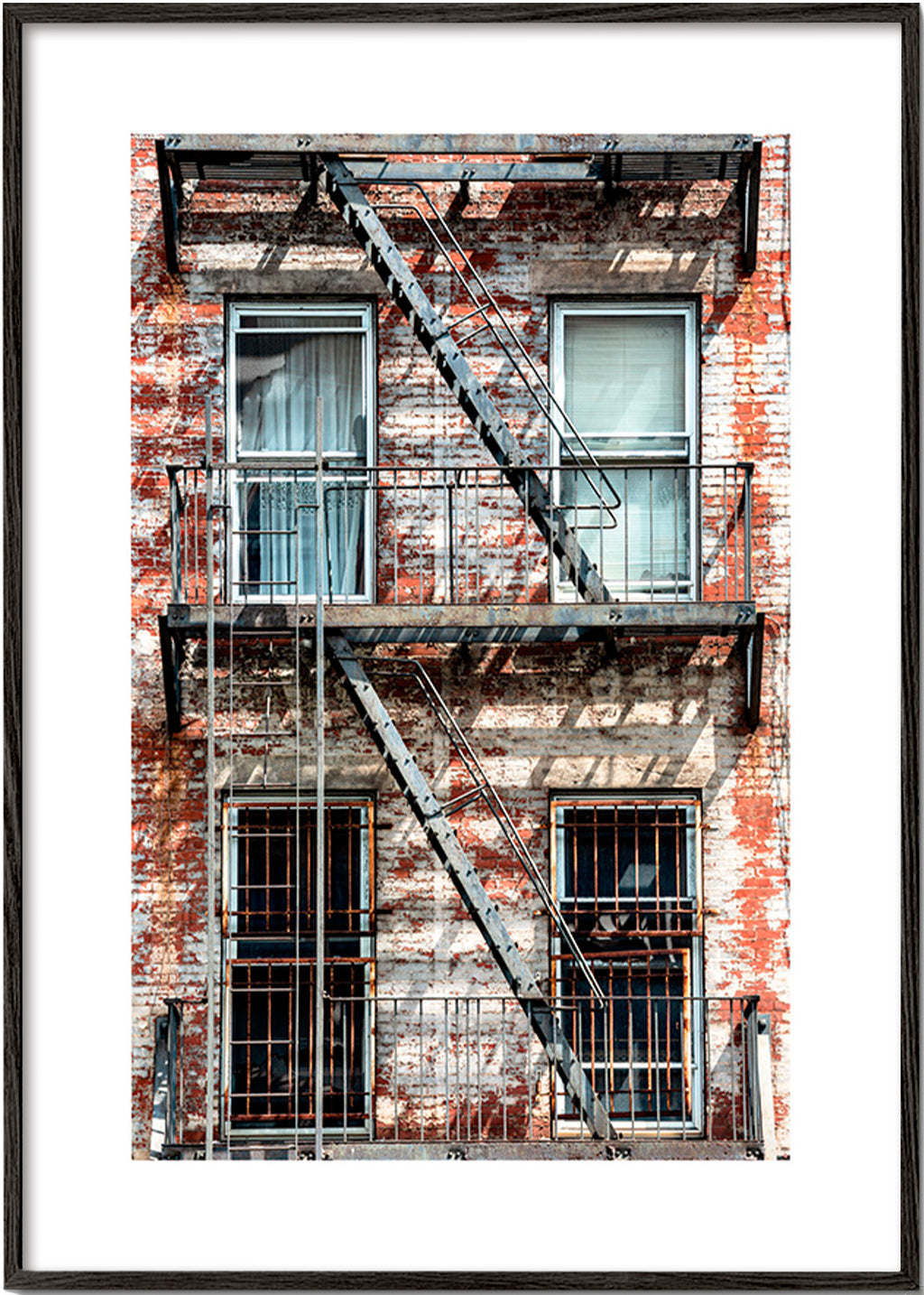 Fassadenfotografie mit Feuertreppe – Black Frame