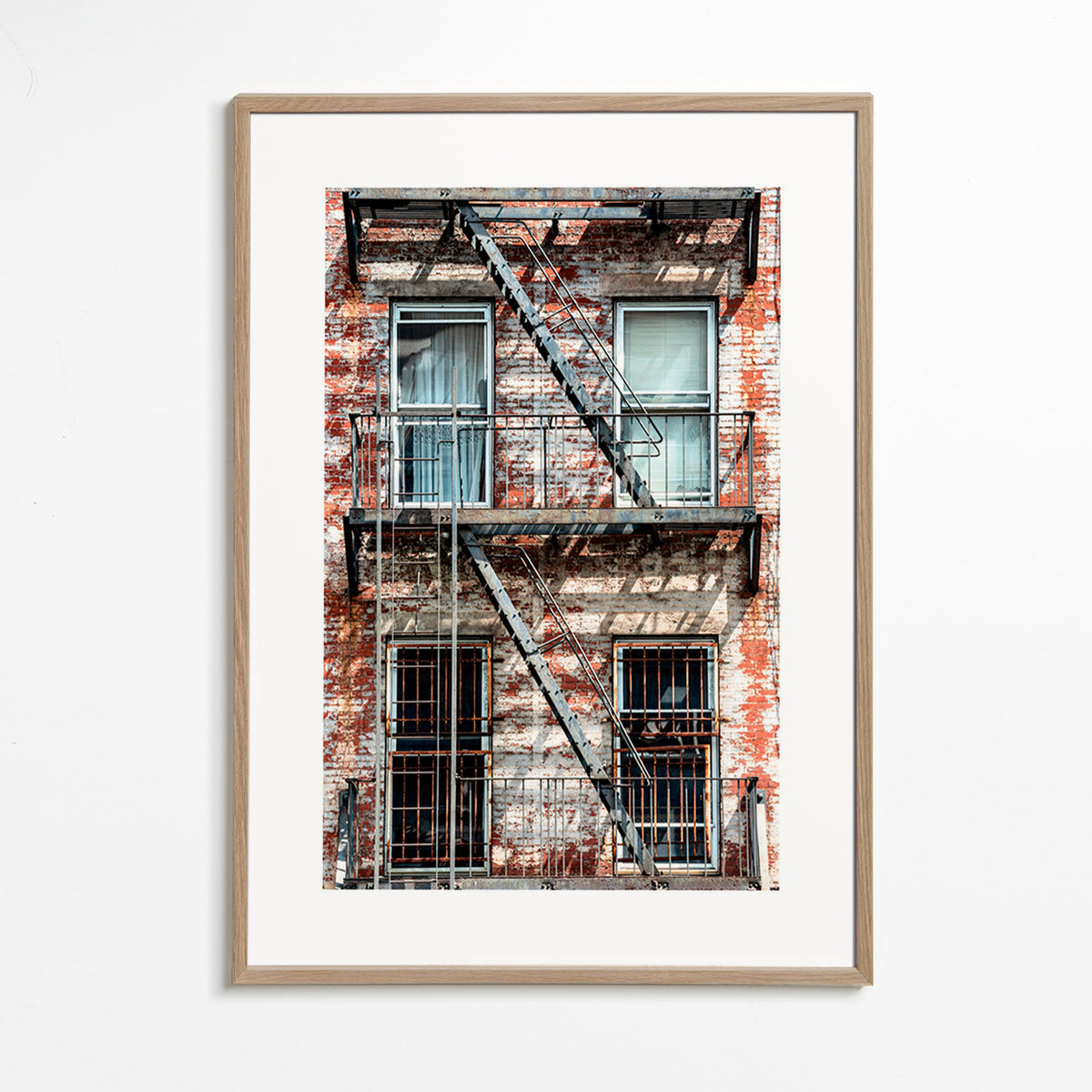 Fassadenfotografie mit Feuertreppe – Oak Frame