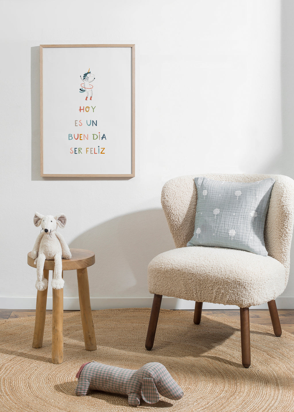 Hoy es un buen dia para ser feliz - Framed poster in an interior