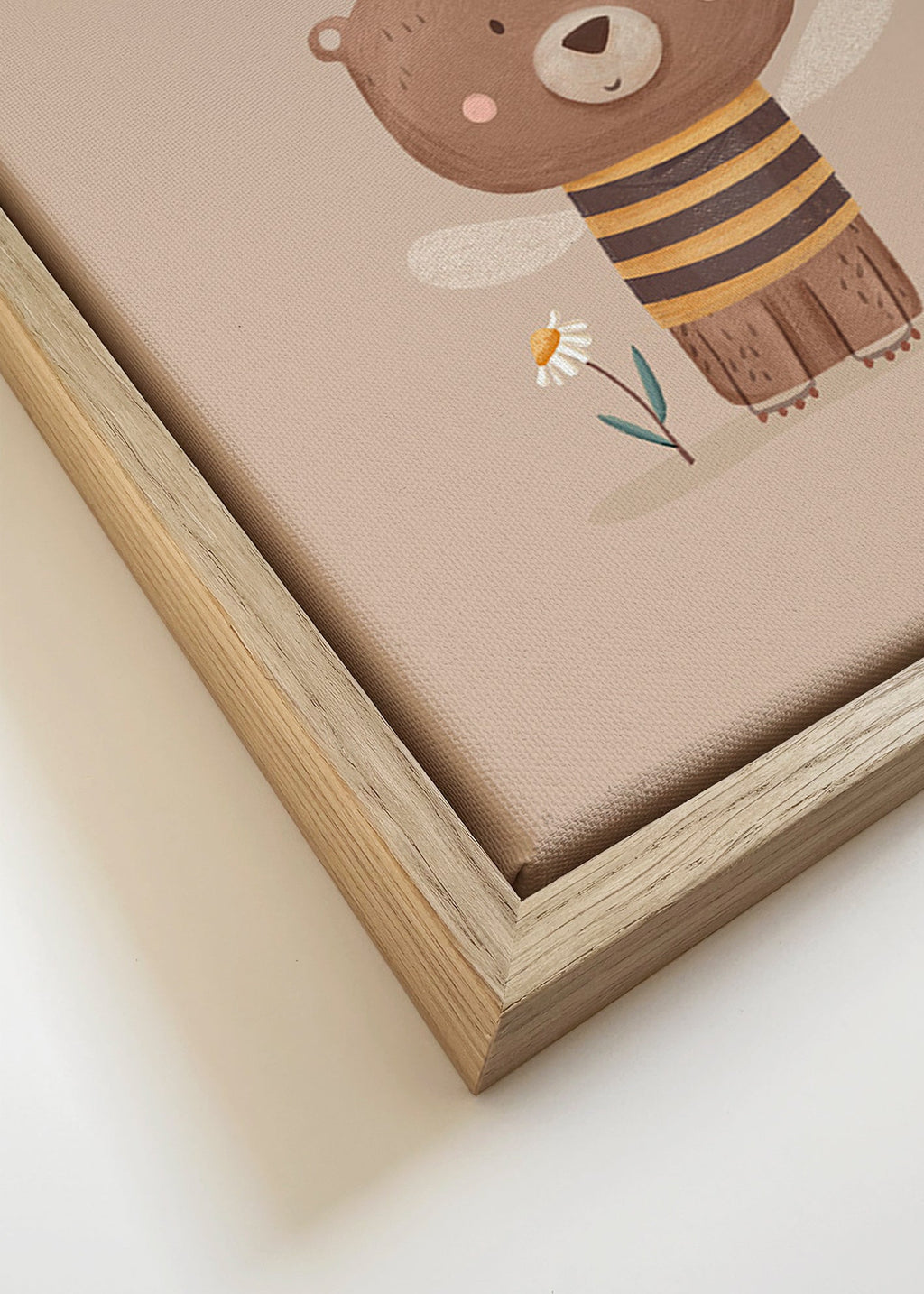 Kinderposter Bär als Bienenkönigin