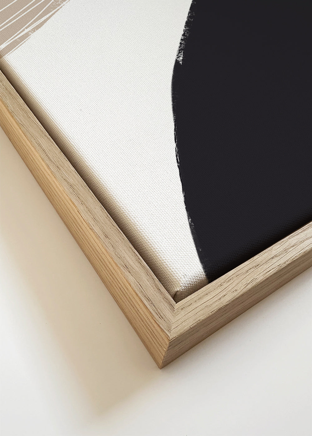 Minimalistische kunst met organische beige vormen