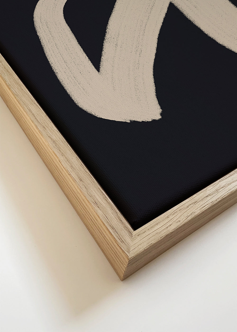 Abstracte kunst met beige streep op donkere achtergrond