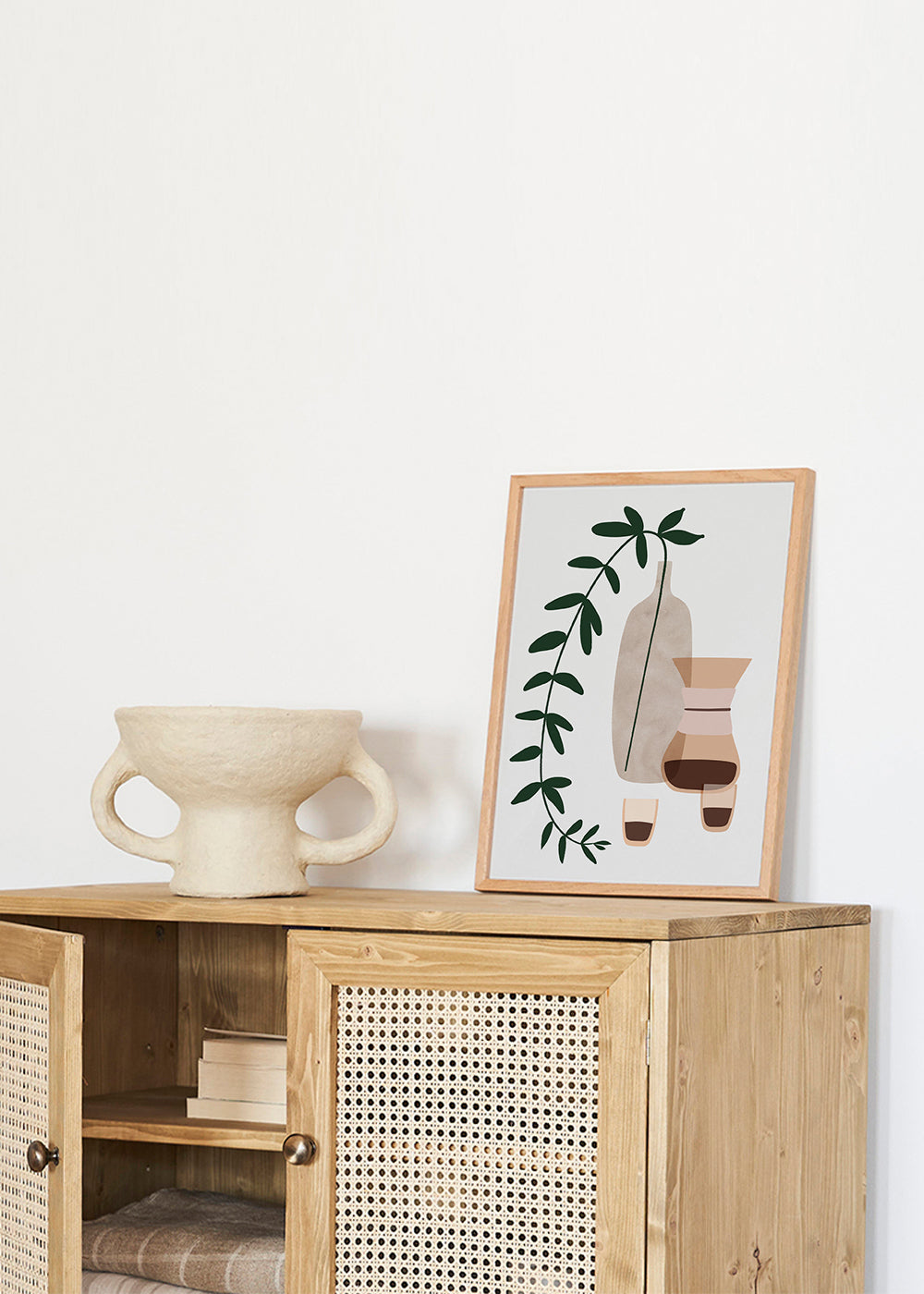 Keuken kunst met koffiekan en botanische tak