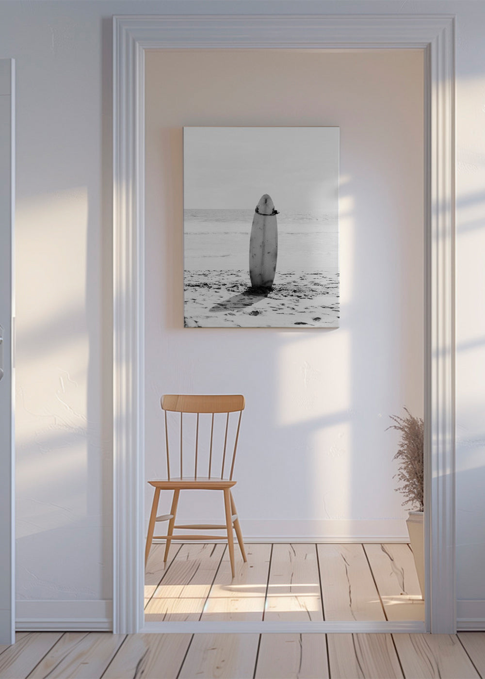 Sportkunst: surfplank op het strand
