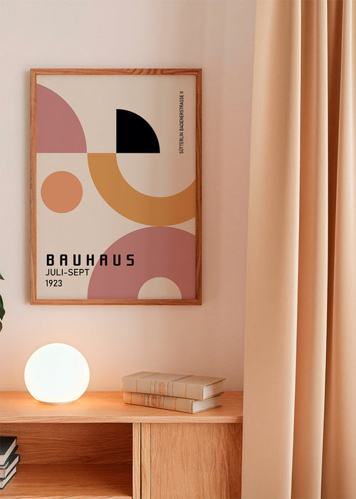 Geometrische Bauhaus-poster roze en mosterd