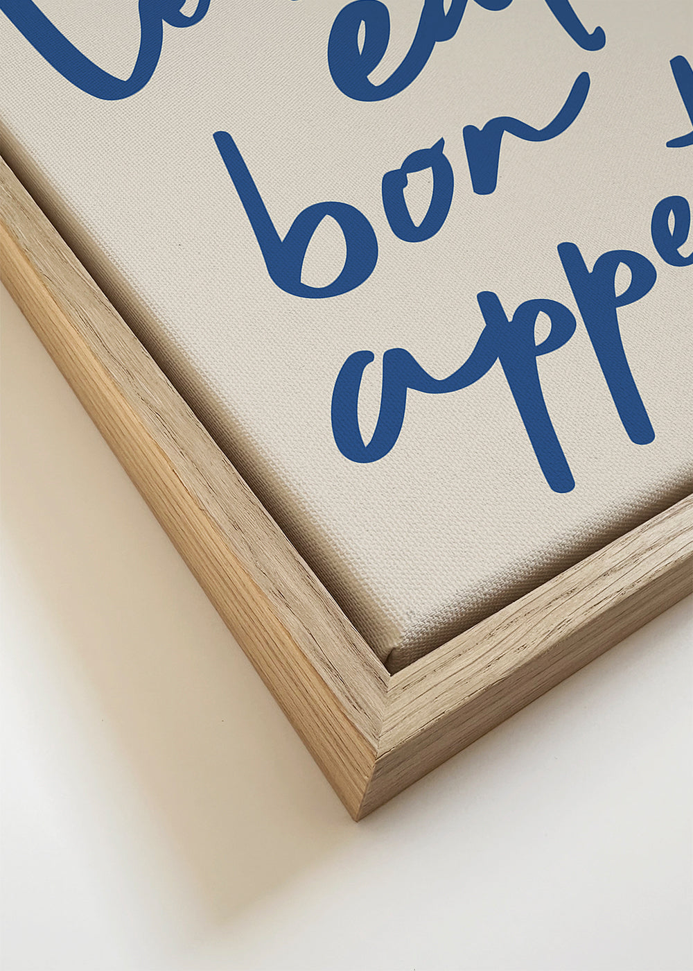 Keuken kunst met opvallend blauw handschrift