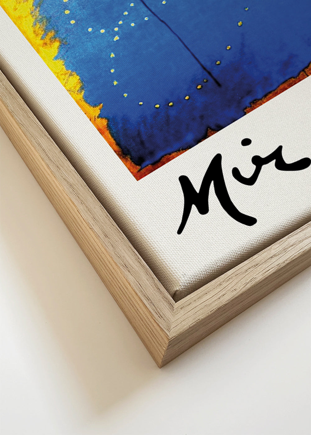 Abstracte kunst met rood hart en maan op blauw vlak