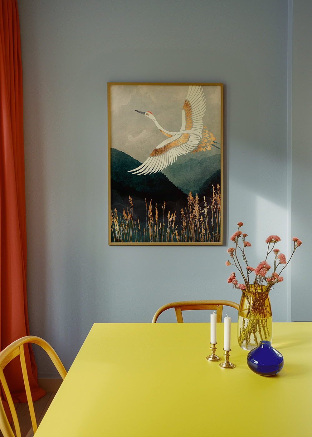 Gouden kraanvogel in vlucht