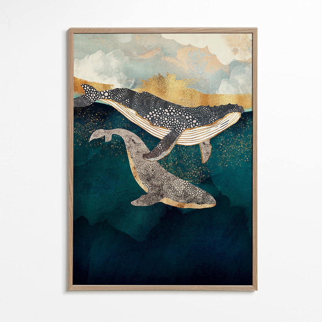 Artwork walvissen in goud op diepblauwe zee