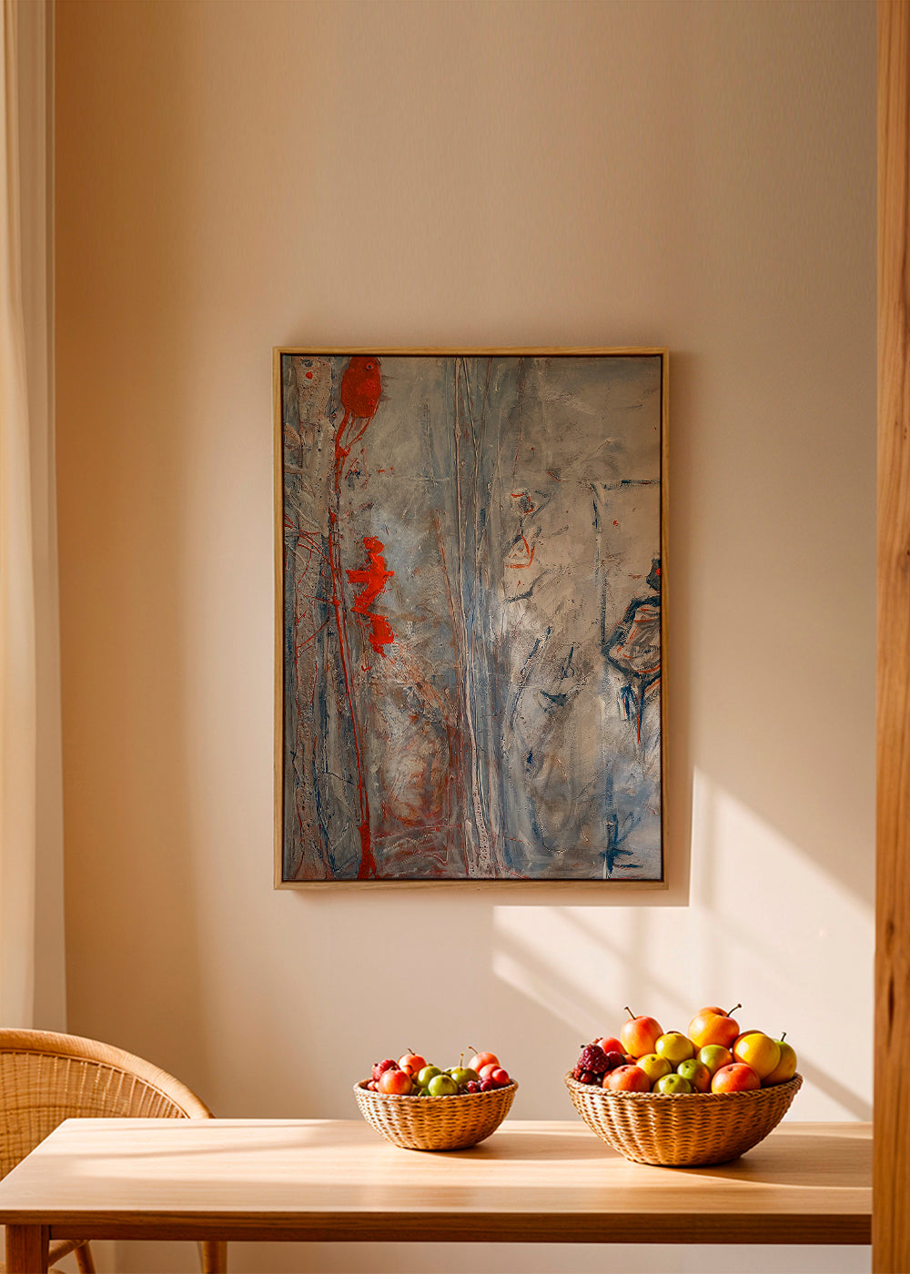 Abstract kunstwerk verticaal met grijze texturen en rode accenten