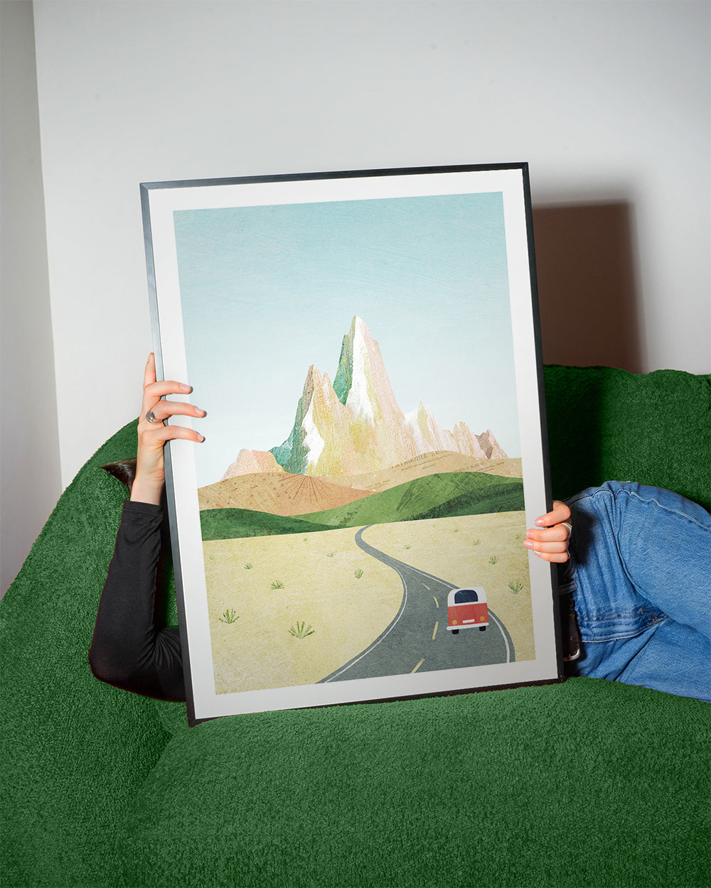 Landschap kunst: kronkelende weg en pastelkleurige berg