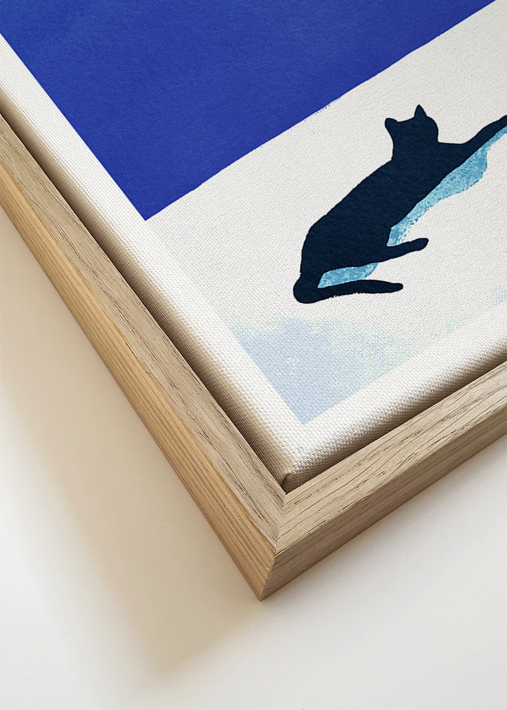 Kunstwerk zwarte kat op zonnig terras