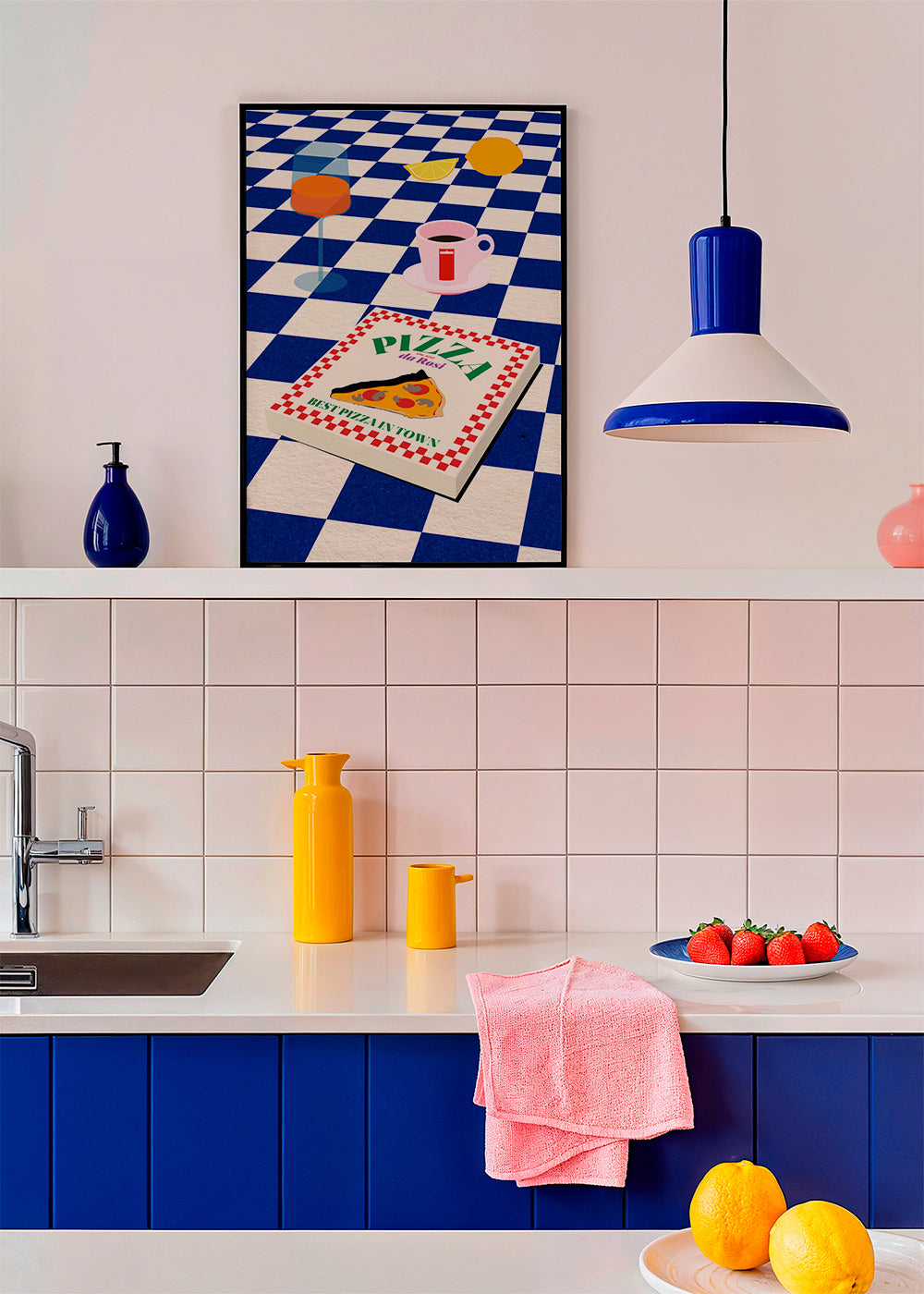 Keuken kunst met pizza en koffie op dambord