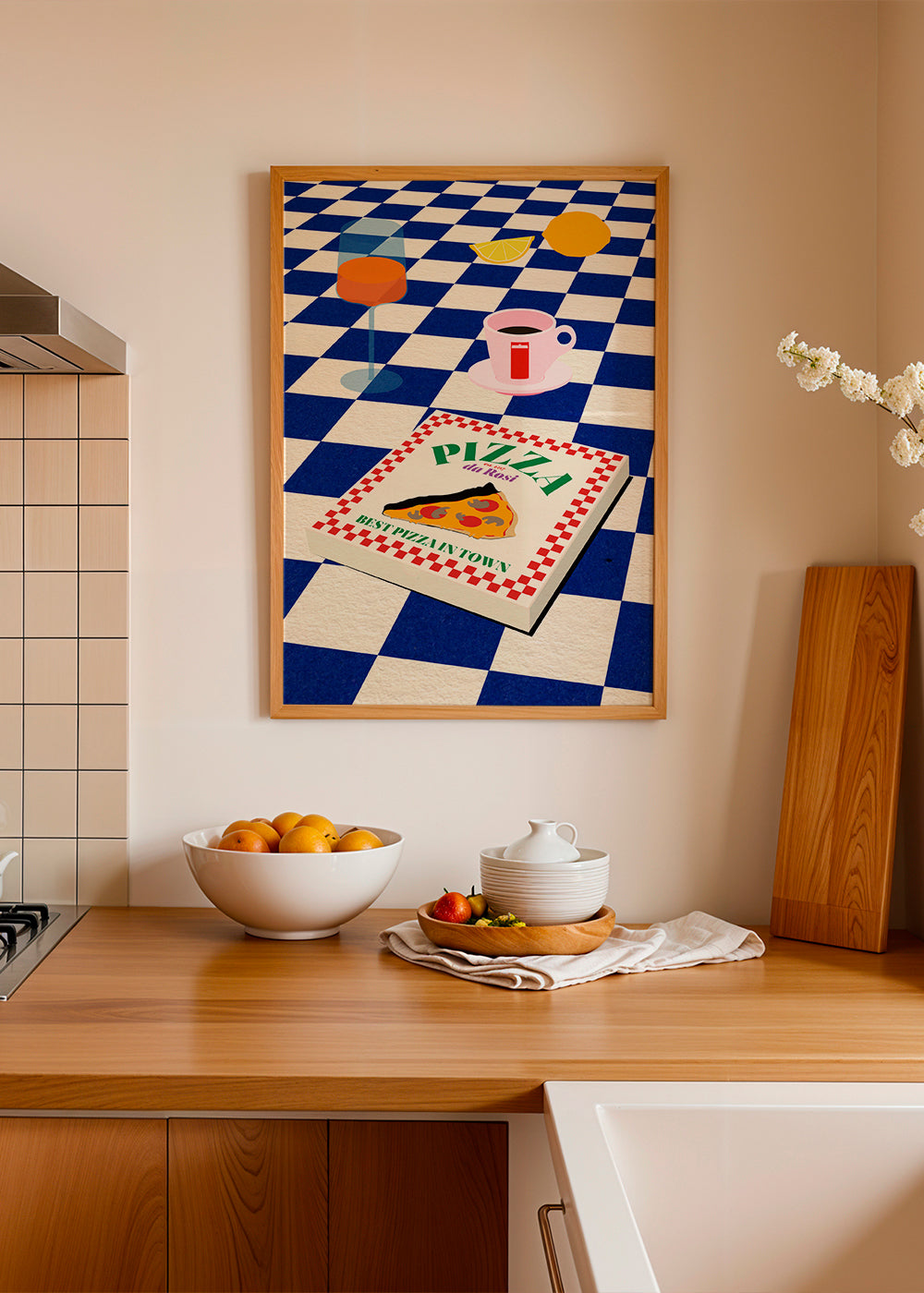 Keuken kunst met pizza en koffie op dambord