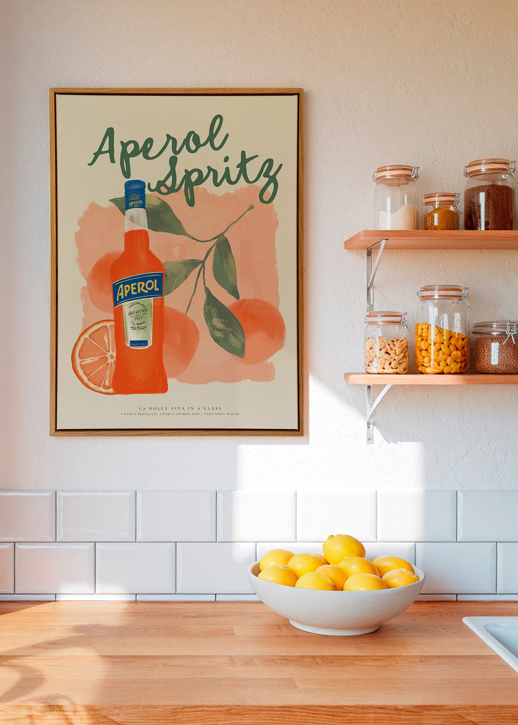 Art de cuisine Aperol Spritz bouteille et oranges